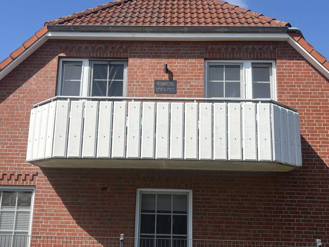 Hausfront mit Balkon