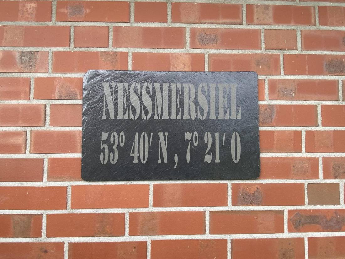 Neßmersiel-Koordinaten-Schild